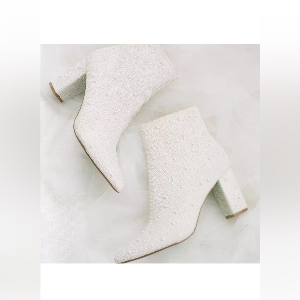 Betsy Johnson Cady Booties, Pearl White - size 8